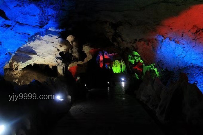 张家界溶洞垃圾清运2.7吨：生态治理与旅游可持续发展深度剖析